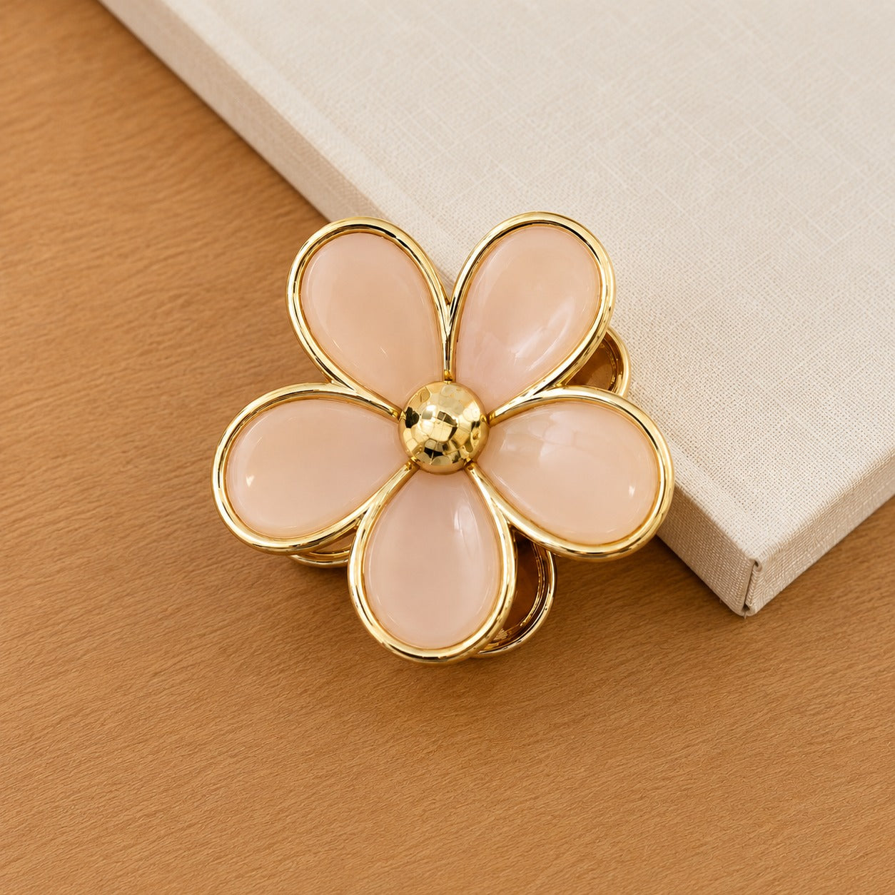 Crystal Daisy Hair Clutcher