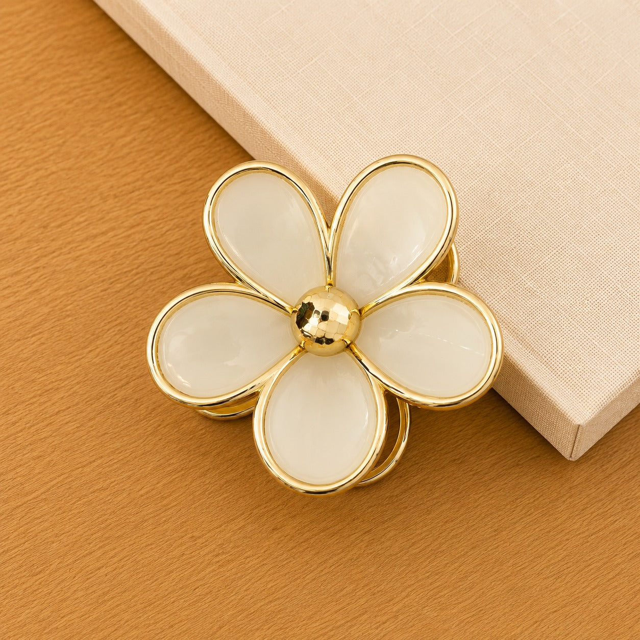 Crystal Daisy Hair Clutcher